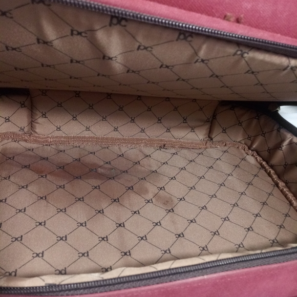 Pierre Cardin handbag with expandable bottom. - Picture 7 of 7